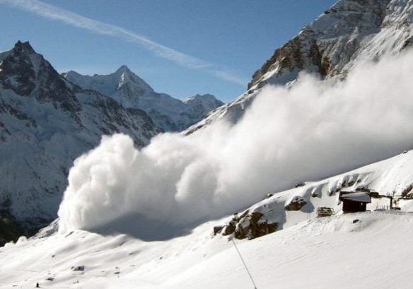 Avalanche_Zinal-1024x768-smalere-1024x409